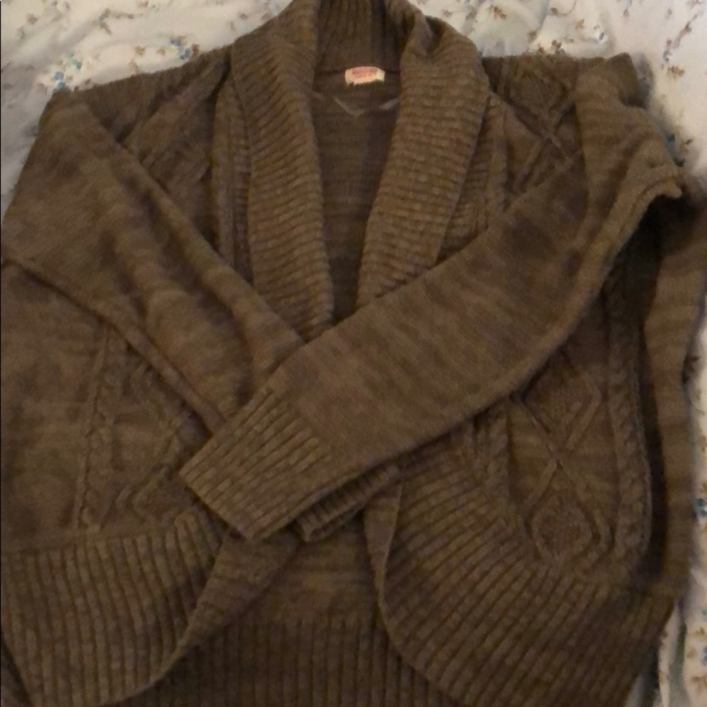 Over sized casual cardigan style sweater.